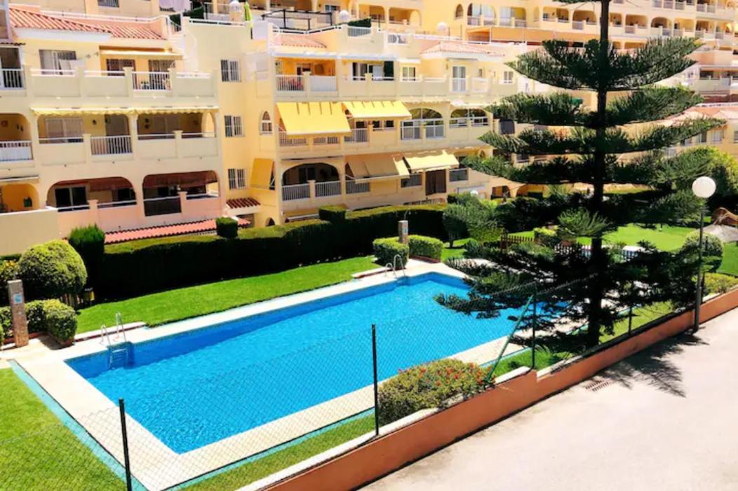Piso En Zona Tranquila De - Torrequebrada Golf Apartment เบนัลมาเดนา ภายนอก รูปภาพ