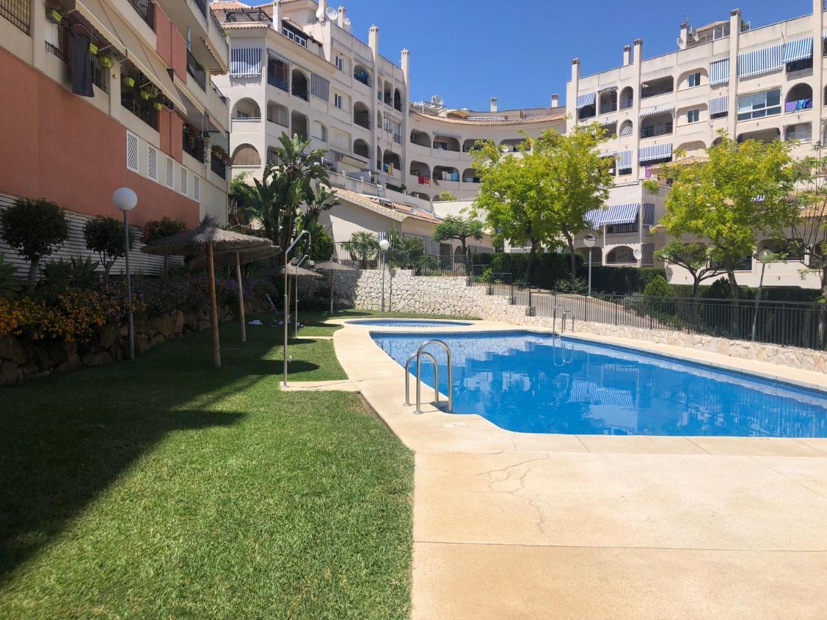 Piso En Zona Tranquila De - Torrequebrada Golf Apartment เบนัลมาเดนา ภายนอก รูปภาพ