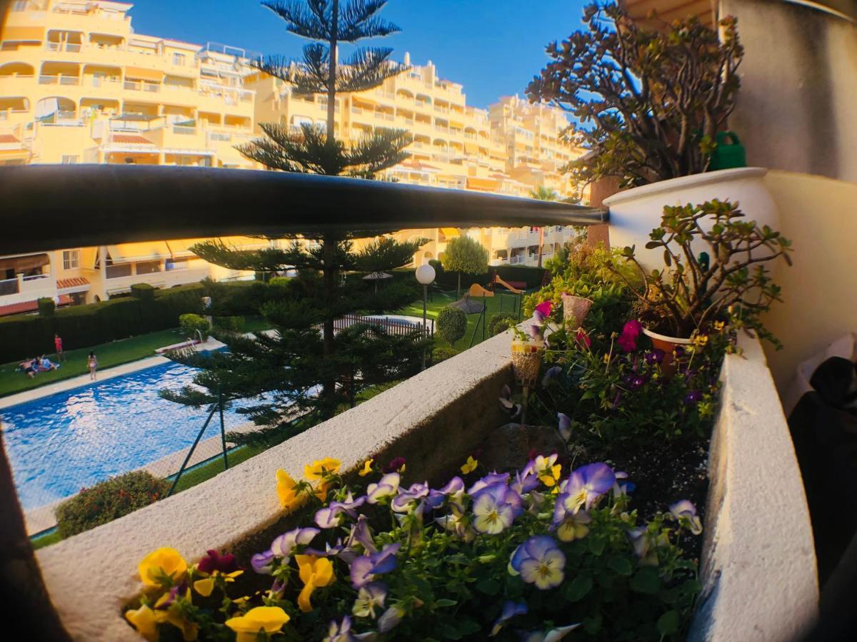 Piso En Zona Tranquila De - Torrequebrada Golf Apartment เบนัลมาเดนา ภายนอก รูปภาพ