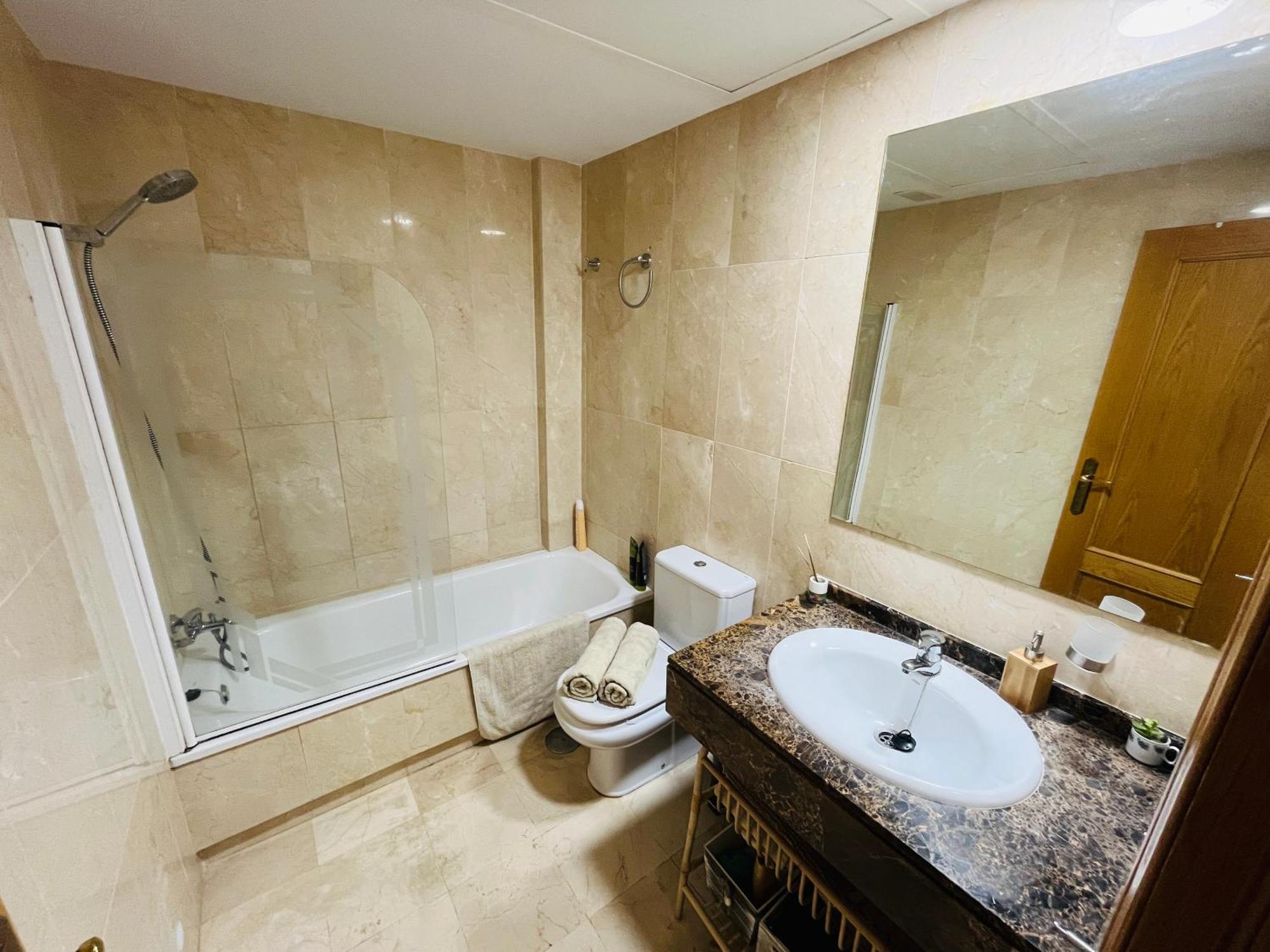 Piso En Zona Tranquila De - Torrequebrada Golf Apartment เบนัลมาเดนา ภายนอก รูปภาพ